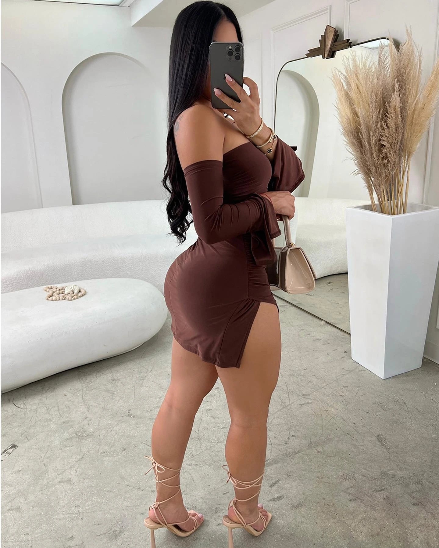 Vestido mini bodycon negro para mujer – sin tirantes, espalda descubierta y hombros caídos para fiesta