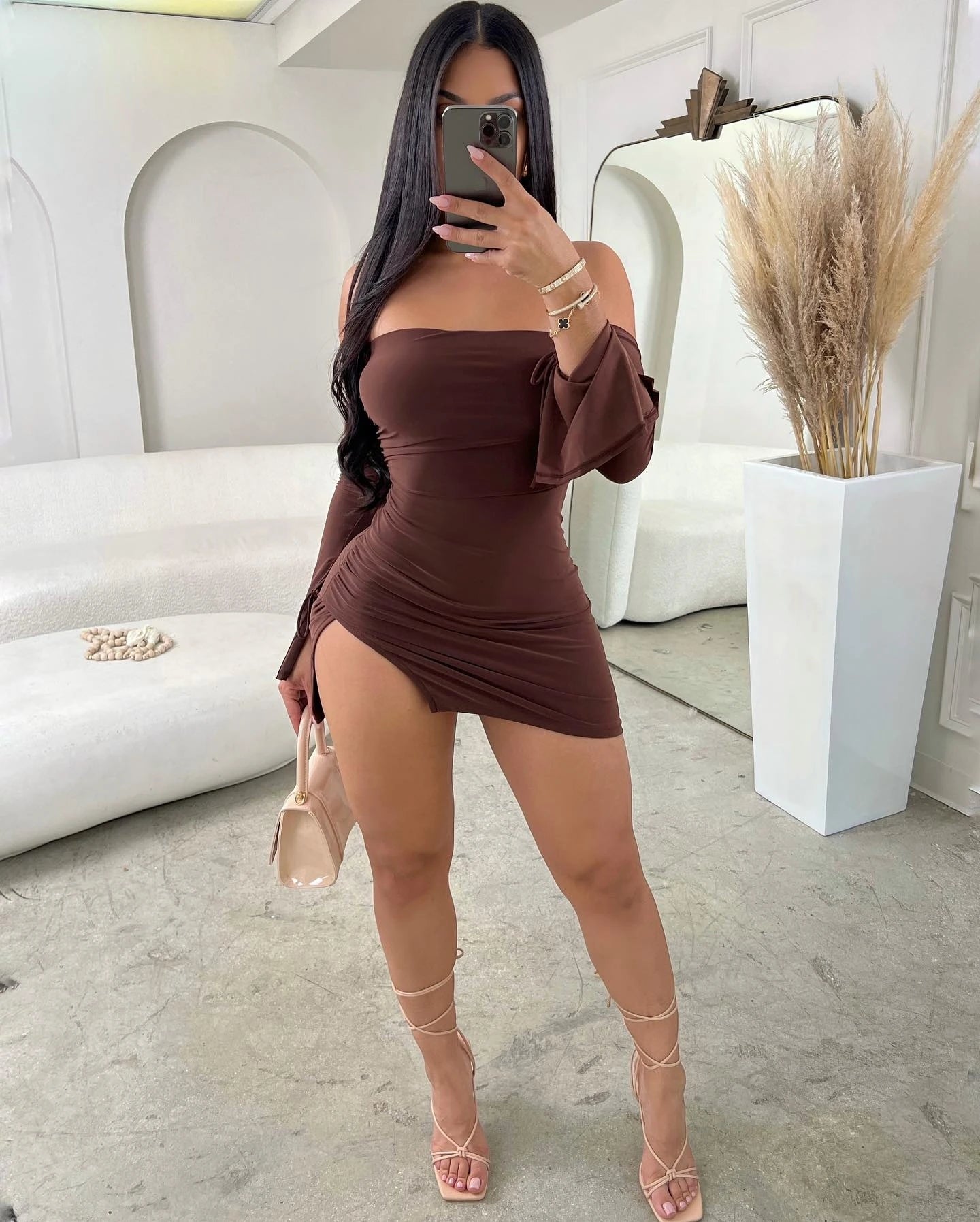 Vestido mini bodycon negro para mujer – sin tirantes, espalda descubierta y hombros caídos para fiesta