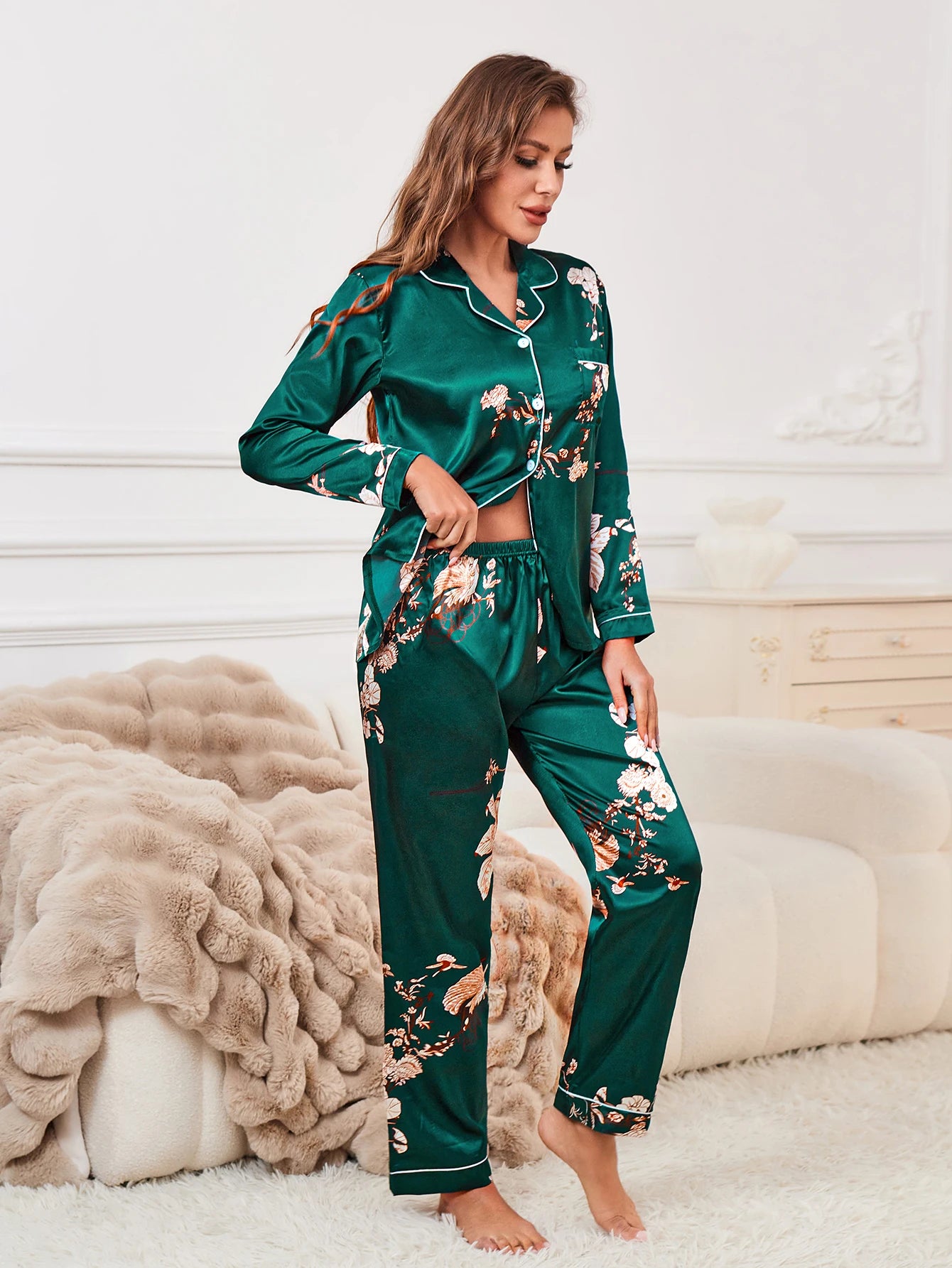 Pijama satinado floral para mujer – conjunto con camisa de botones y pantalón elegante