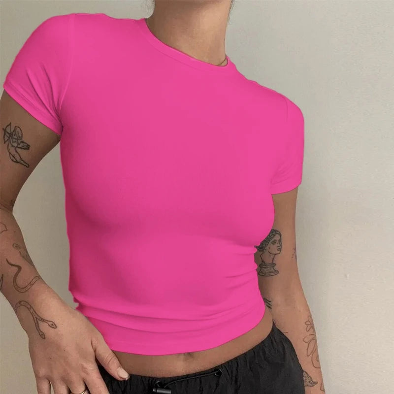 Camiseta ajustada Y2K para mujer – manga corta, cuello redondo y estilo sporty streetwear