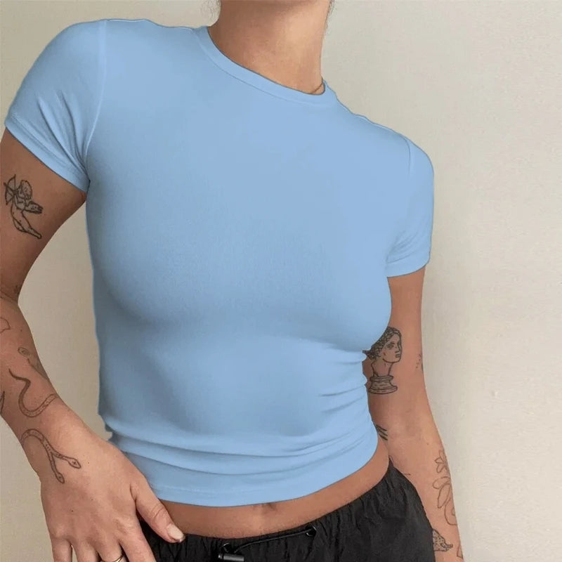 Camiseta ajustada Y2K para mujer – manga corta, cuello redondo y estilo sporty streetwear