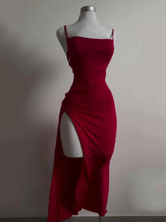 Vestido halter veraniego efecto “Spice Girl” – corte ajustado y estilo atrevido de alta tendencia