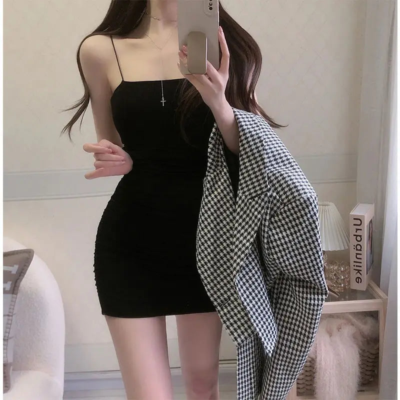Vestido mini elegante para mujer – tirantes, sin mangas y corte favorecedor efecto slim