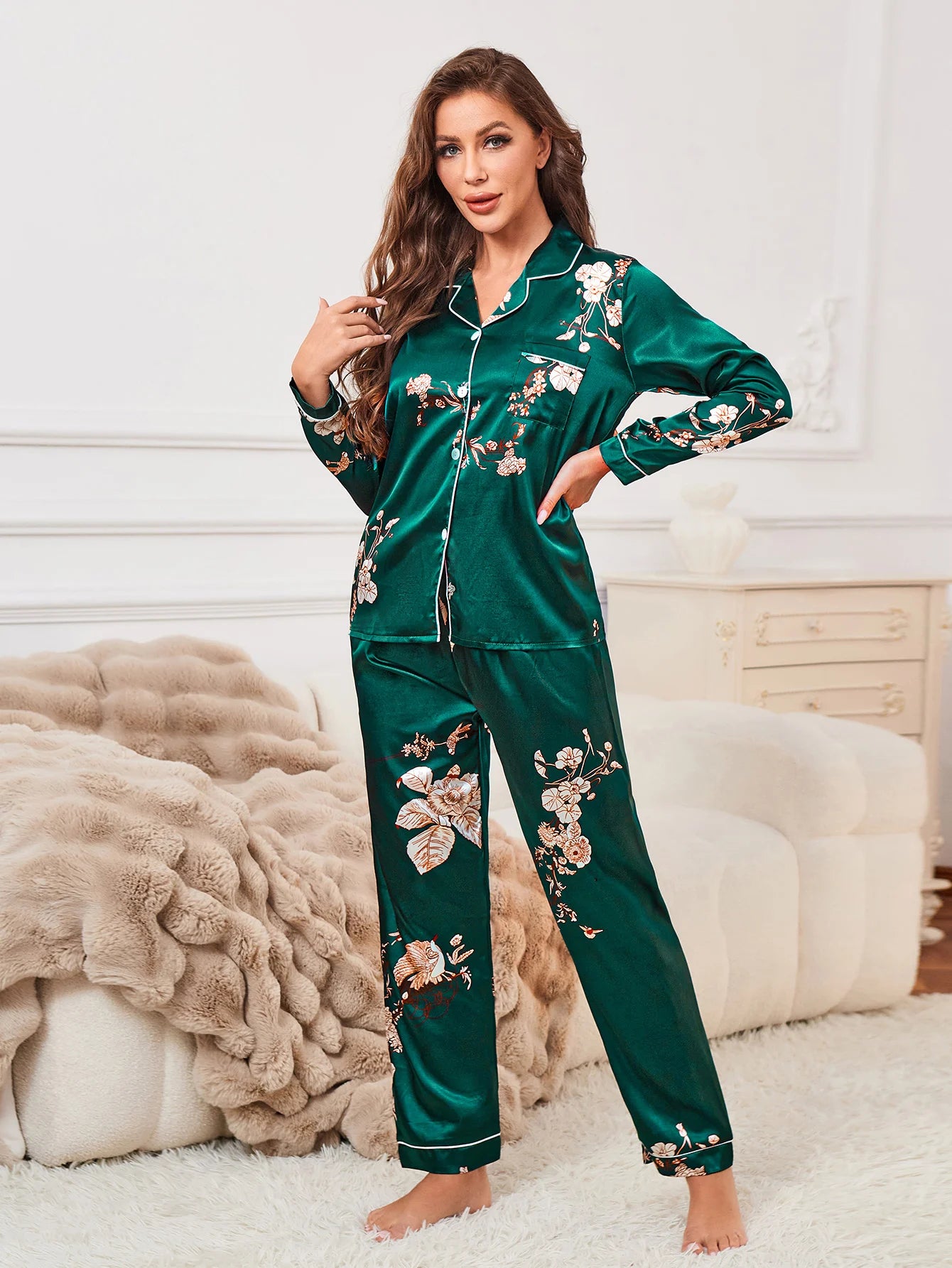 Pijama satinado floral para mujer – conjunto con camisa de botones y pantalón elegante